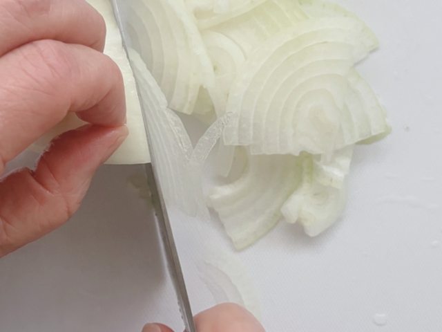 味噌汁の玉ねぎのおすすめの切り方！玉ねぎの切り方によって辛みが変わる？！