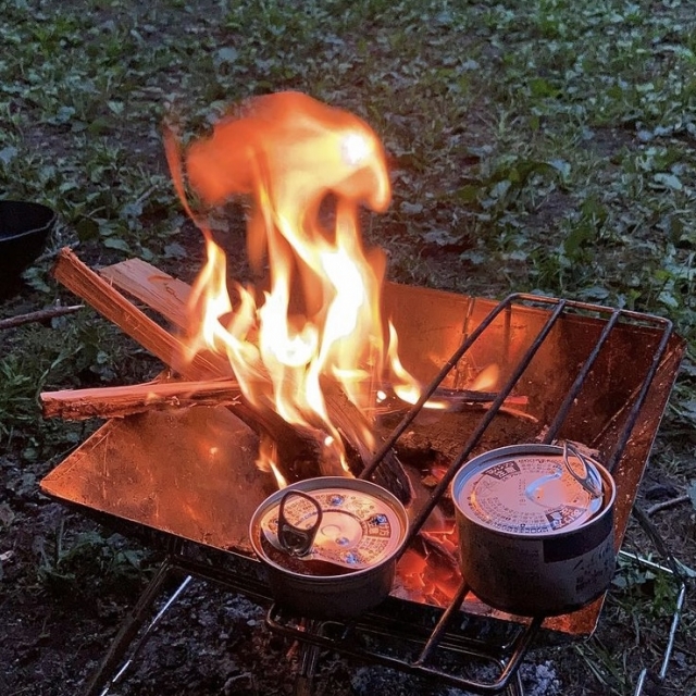【キャンプ飯】缶詰を直火で温めるのは実は危険だった！！