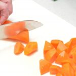 肉じゃがはにんじんの切り方で違いが出る？！切り方のタイプとコツを解説。