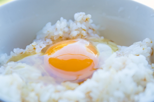 実は卵かけご飯にはデメリットがある！考えられる危険性についても解説！
