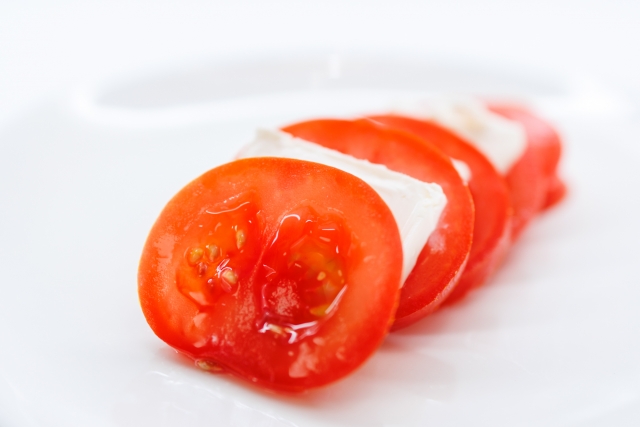 カプレーゼのトマトの切り方を簡単にする方法についてご紹介！